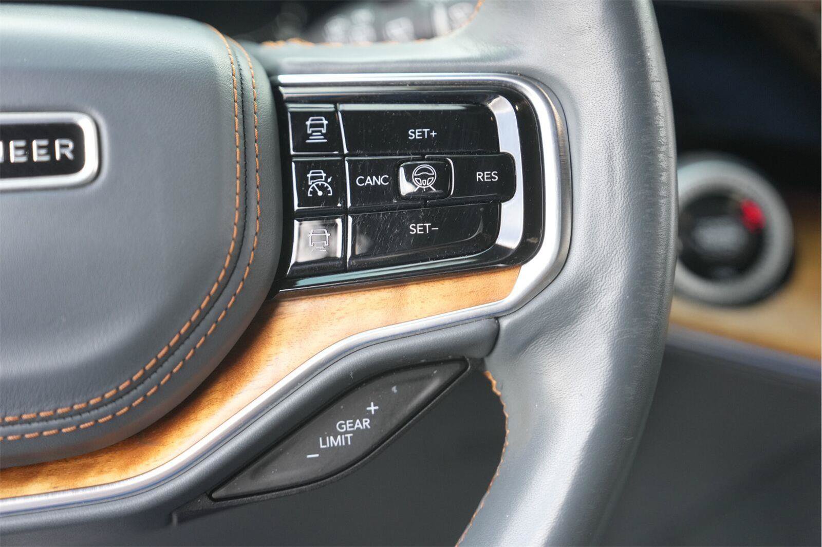 Used 2022 Jeep Grand Wagoneer Series III w/ Rear Seat Video Group 1 AWD/4WD image 26