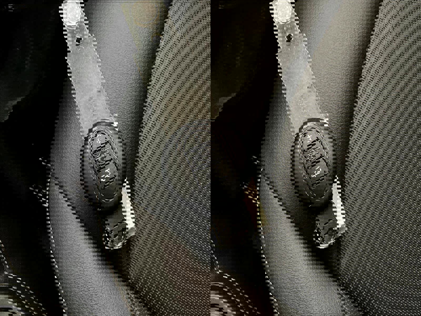 Used 2022 MINI Cooper 2-Door Hardtop image 12