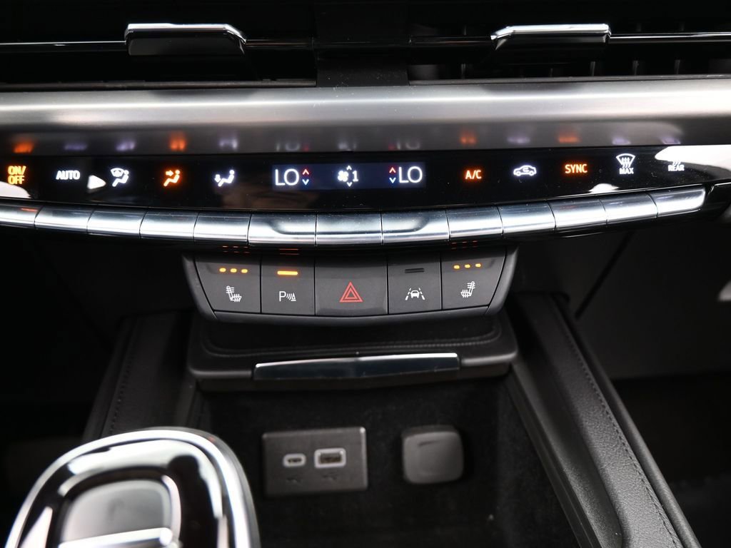 Used 2024 Cadillac XT4 Luxury w/ Cold Weather Package image 25