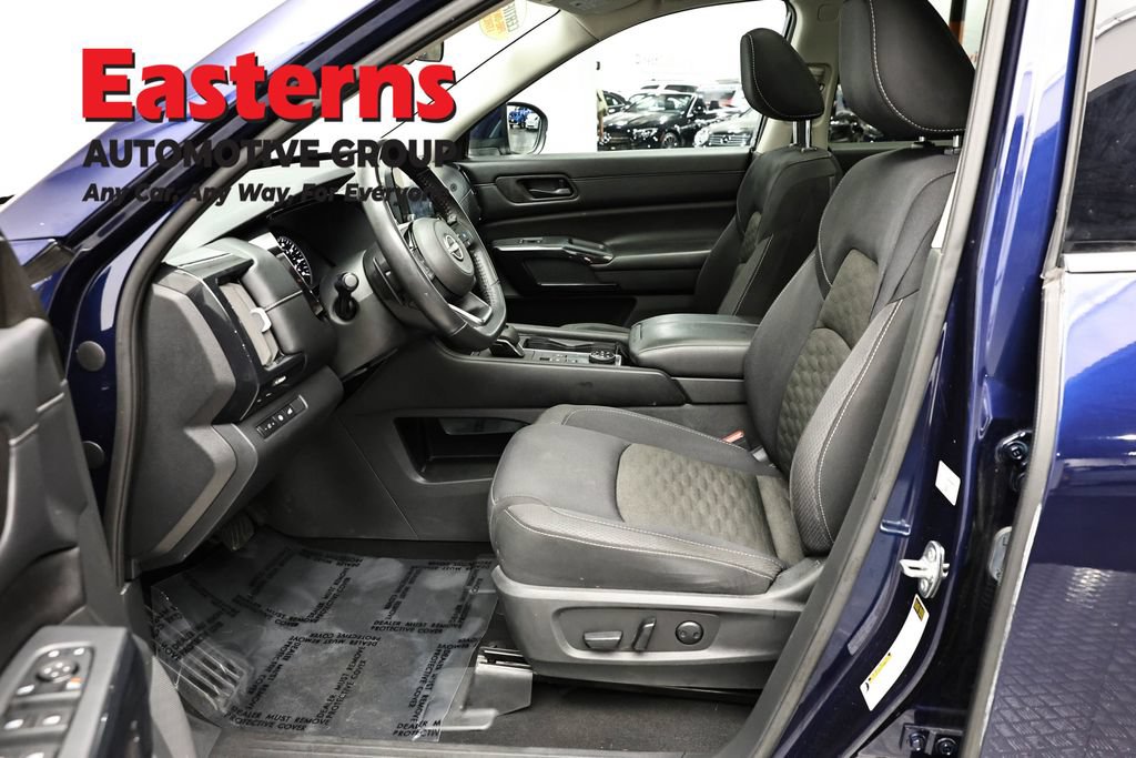 Used 2023 Nissan Pathfinder SV w/ SV Premium Package AWD/4WD image 14