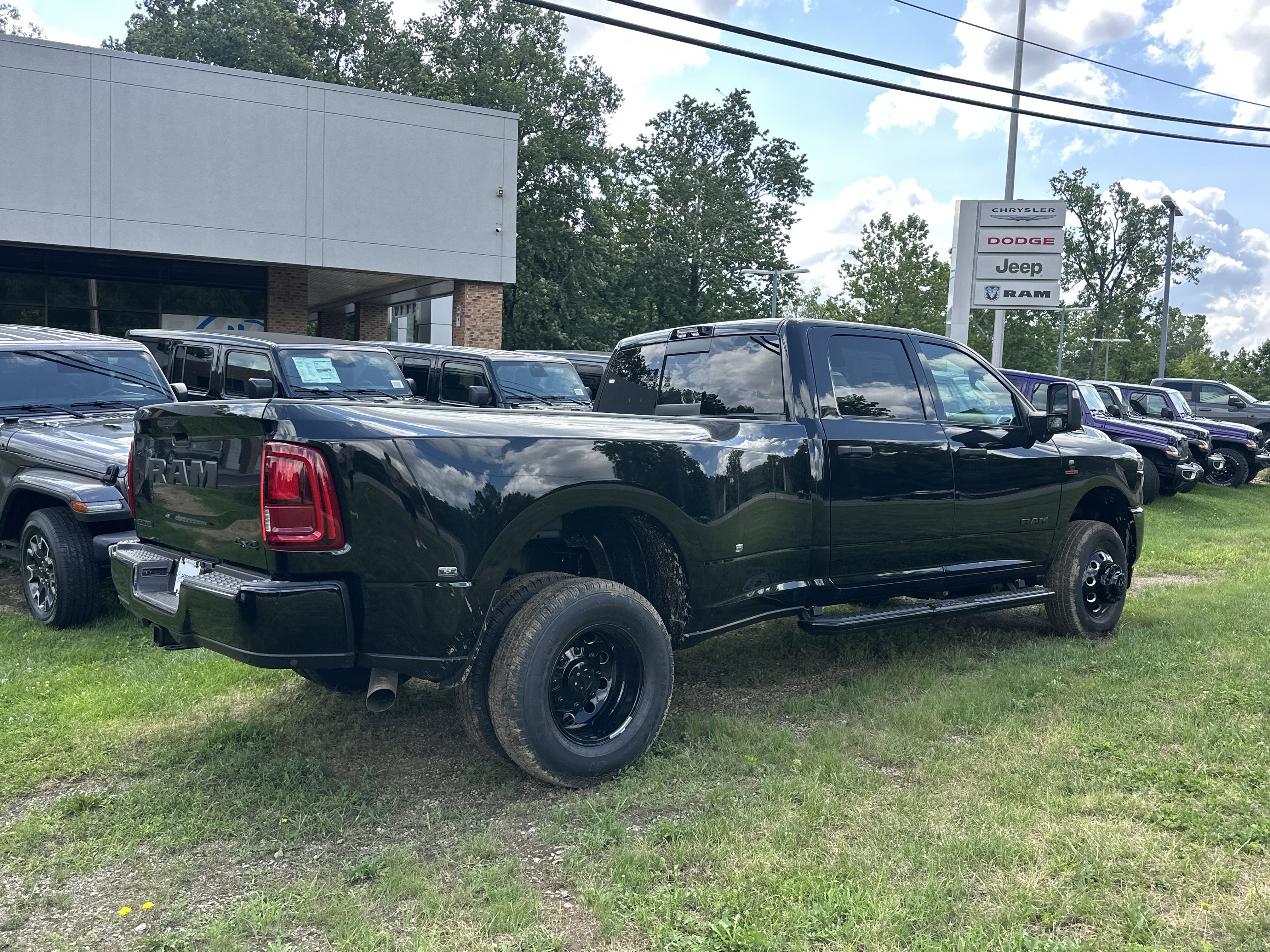 New 2026 RAM 3500 Big Horn AWD/4WD image 17