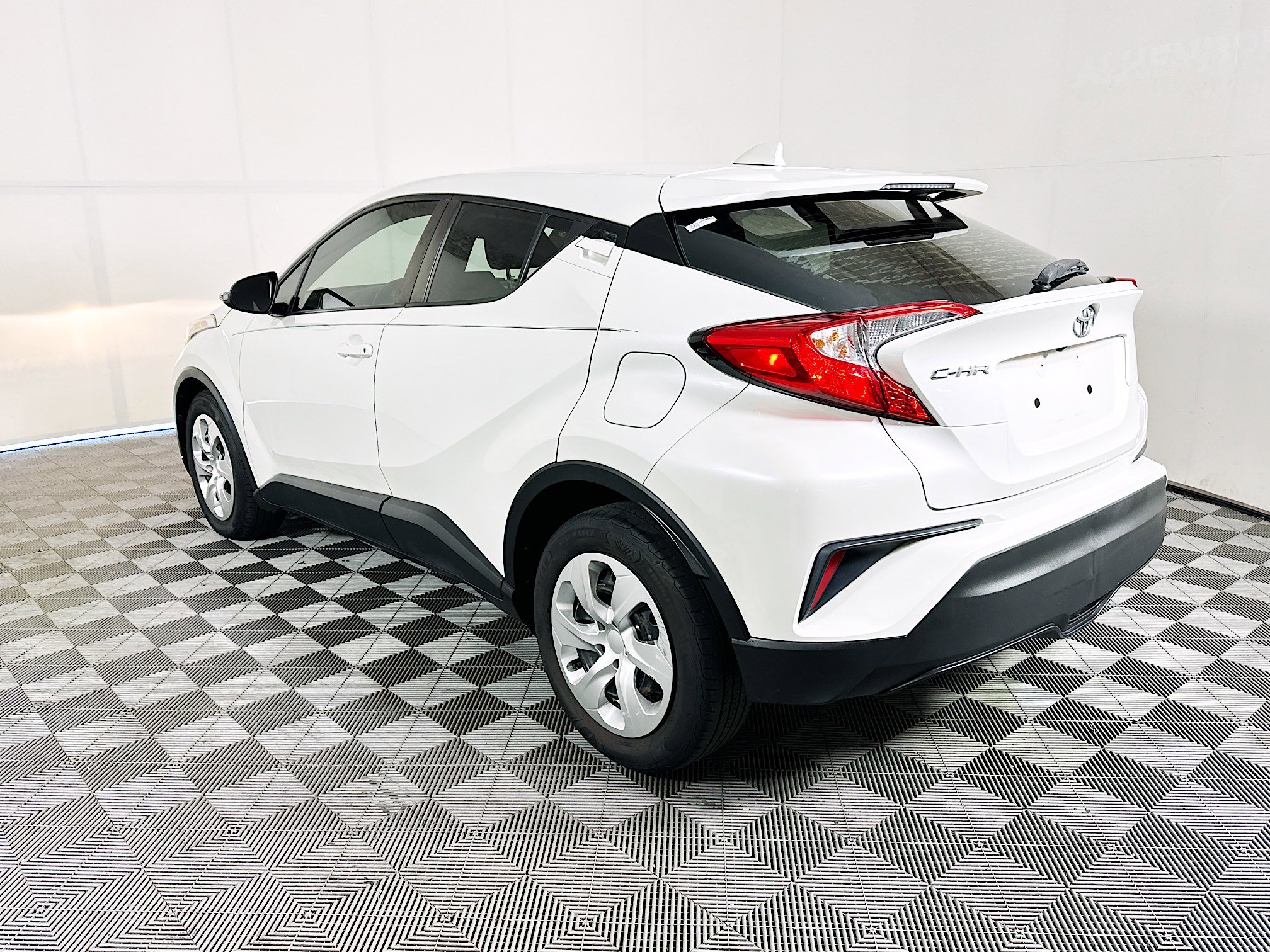 Used 2019 Toyota C-HR LE FWD image 5