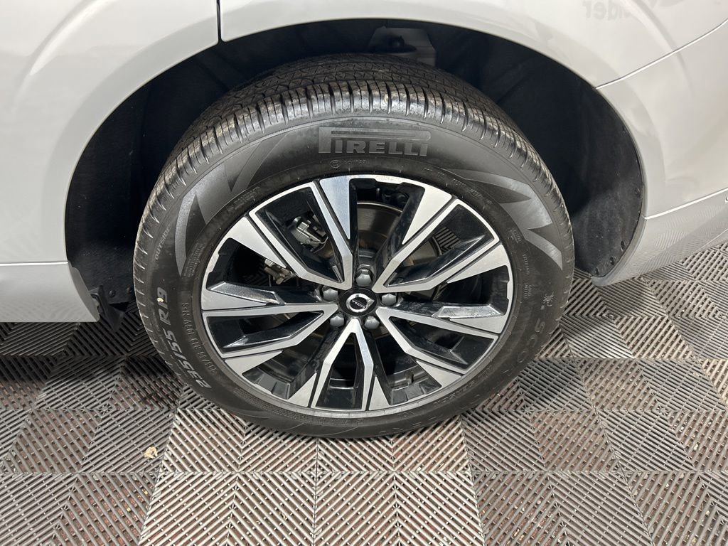 Used 2025 Volvo XC60 B5 Plus image 30