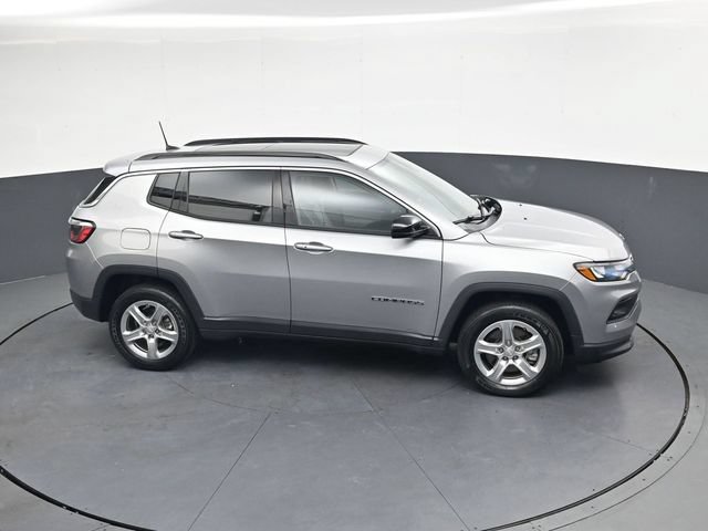 Used 2023 Jeep Compass Latitude w/ Sun and Sound Group AWD/4WD image 23