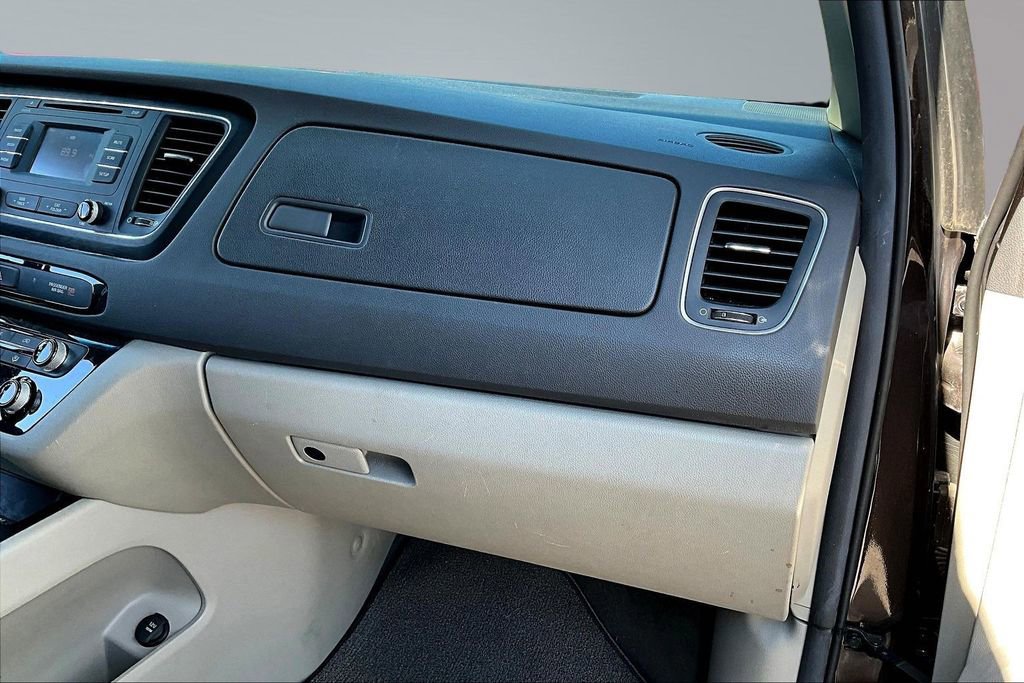 Used 2017 Kia Sedona LX FWD image 22