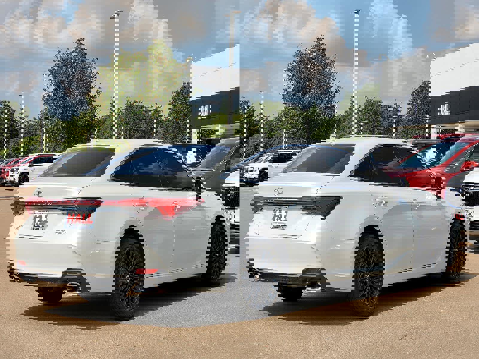 Used 2021 Toyota Avalon Limited image 6
