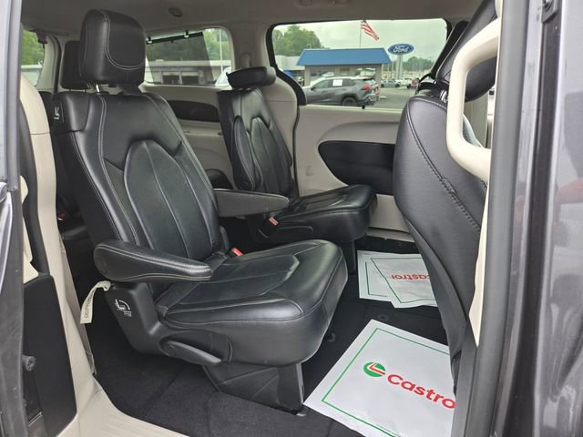 Used 2022 Chrysler Pacifica Touring-L FWD image 18