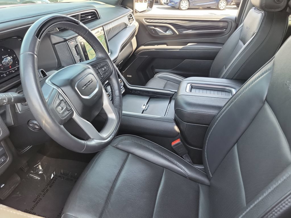 Used 2024 GMC Yukon Denali w/ Advanced Technology Package AWD/4WD image 3