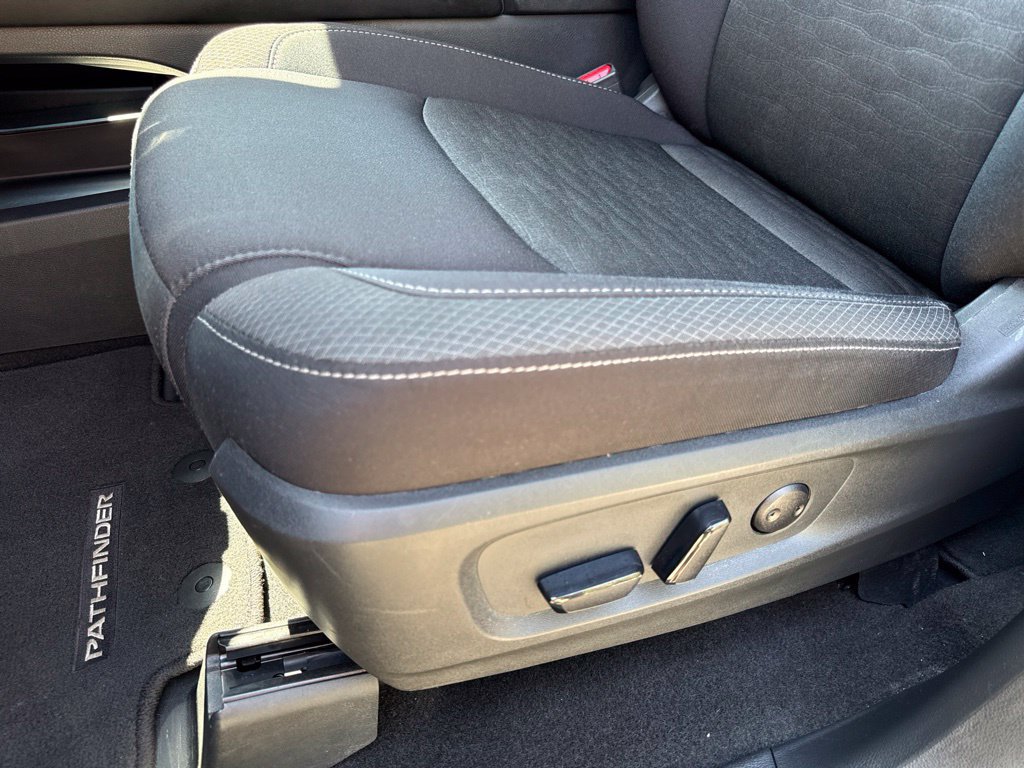 Certified 2025 Nissan Pathfinder SV FWD image 19