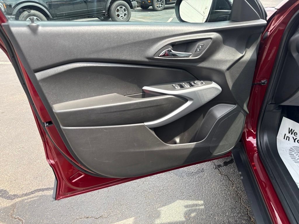 Used 2024 Chevrolet Trax RS w/ Driver Confidence Package FWD image 6