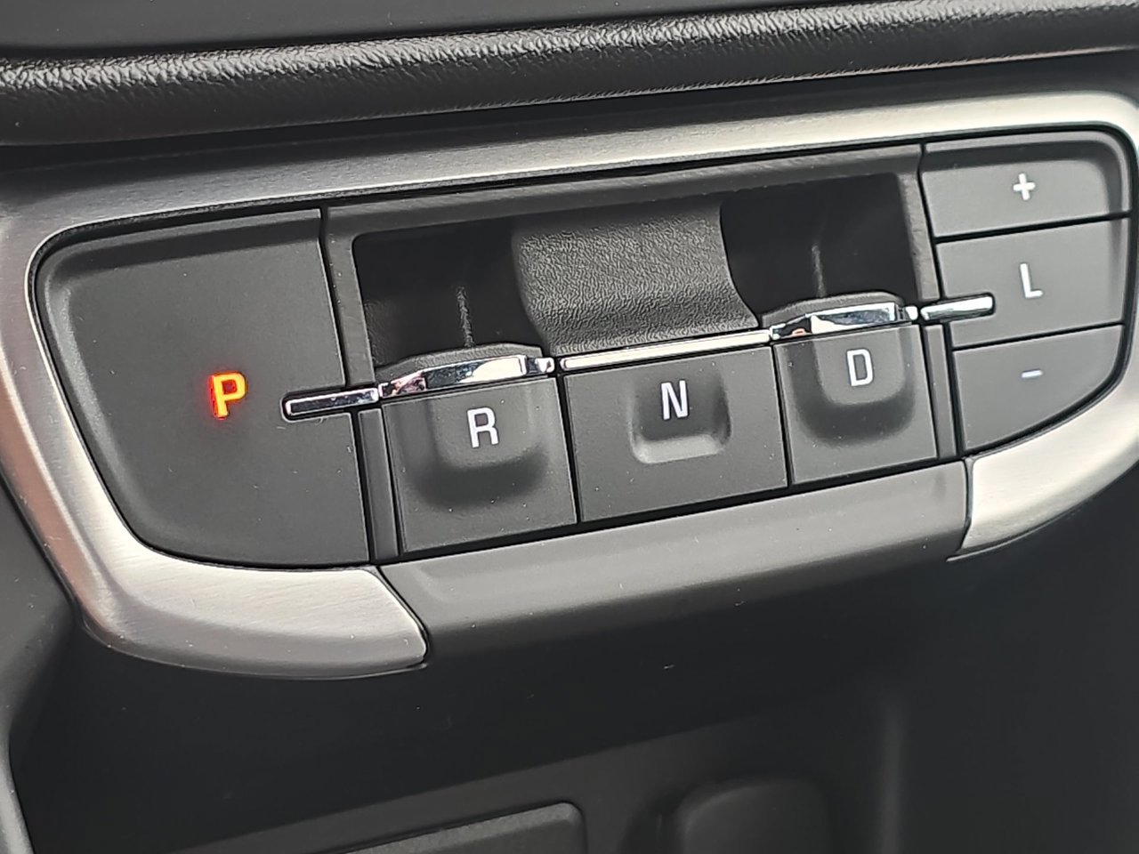 Certified 2024 GMC Terrain SLE w/ Driver Convenience Package FWD image 17