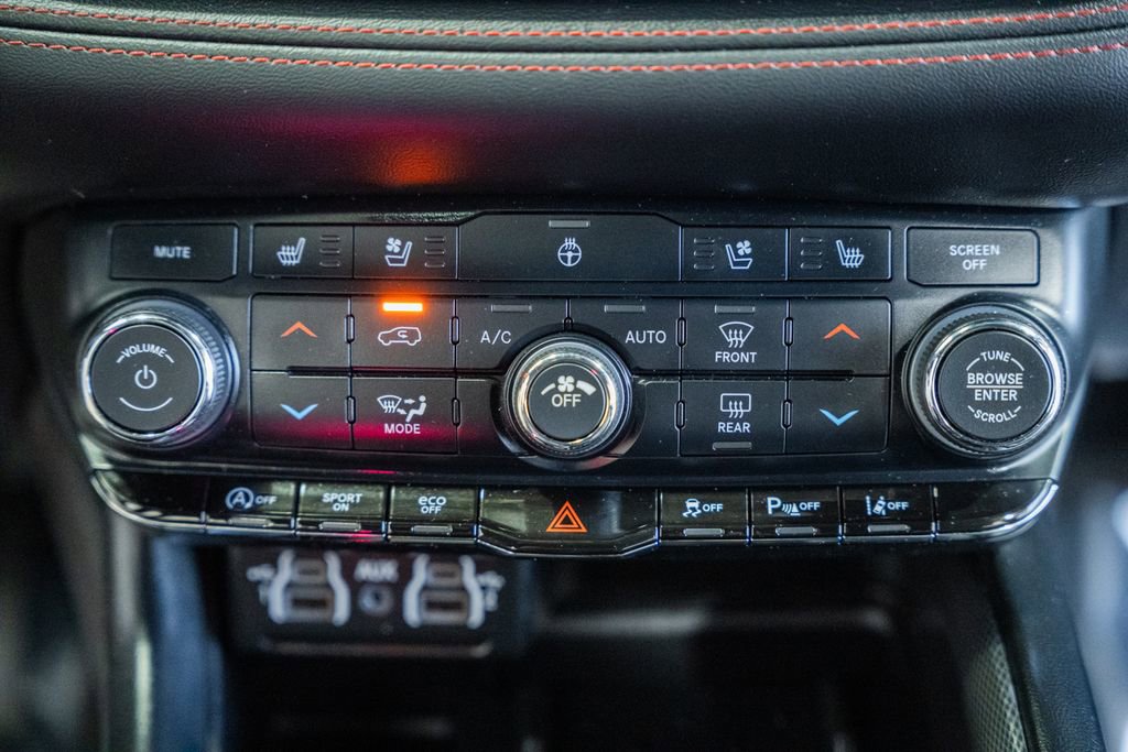 Certified 2025 Dodge Durango GT image 29