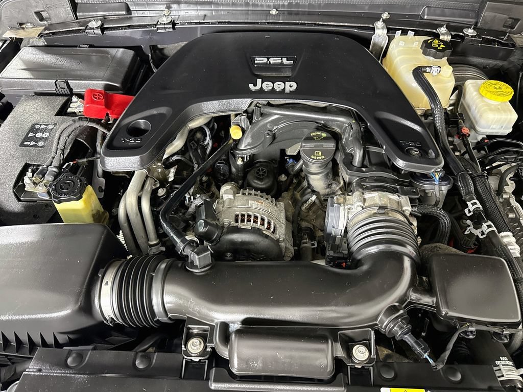 Used 2018 Jeep Wrangler Unlimited Sahara AWD/4WD image 32