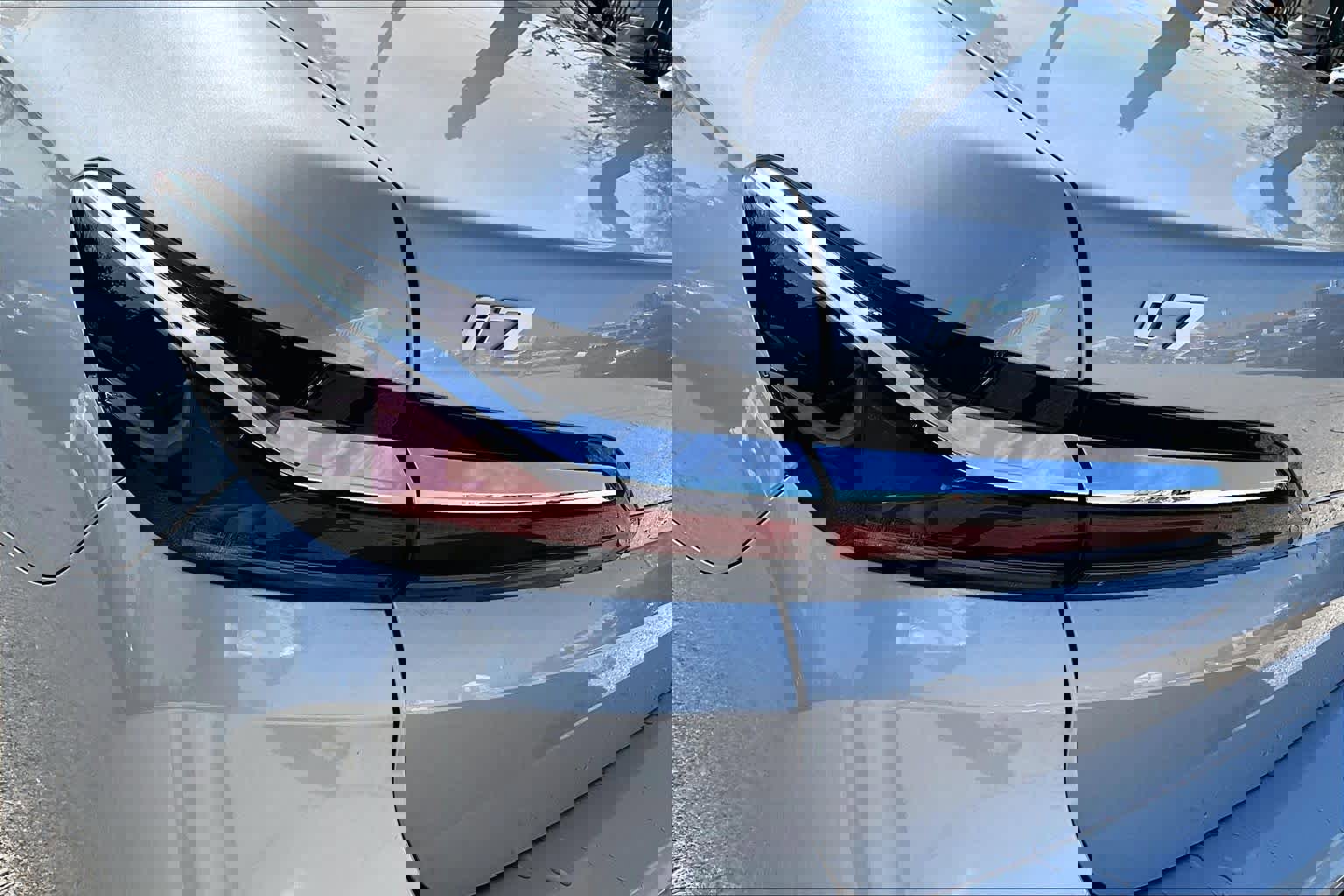 Used 2025 BMW i7 eDrive50 image 27