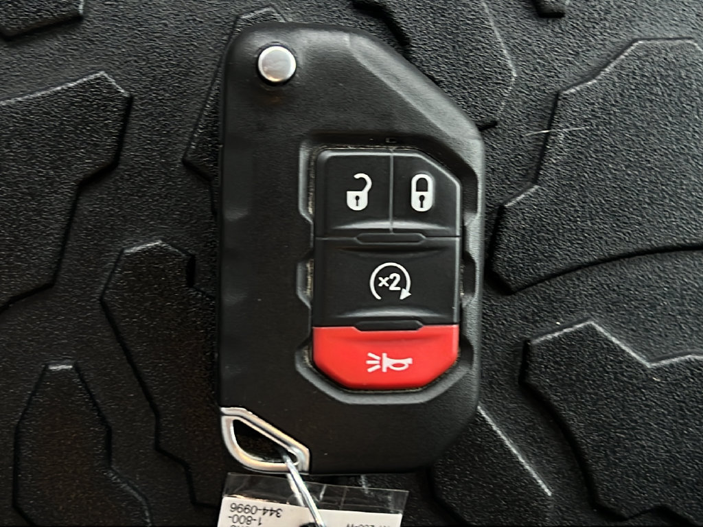 Used 2022 Jeep Wrangler Unlimited Sahara w/ LED Lighting Group AWD/4WD image 23