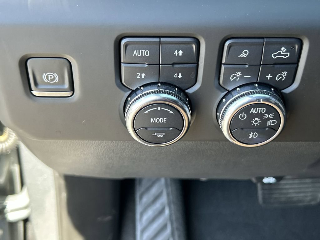 Used 2025 GMC Sierra 1500 AT4 w/ Technology Package AWD/4WD image 18