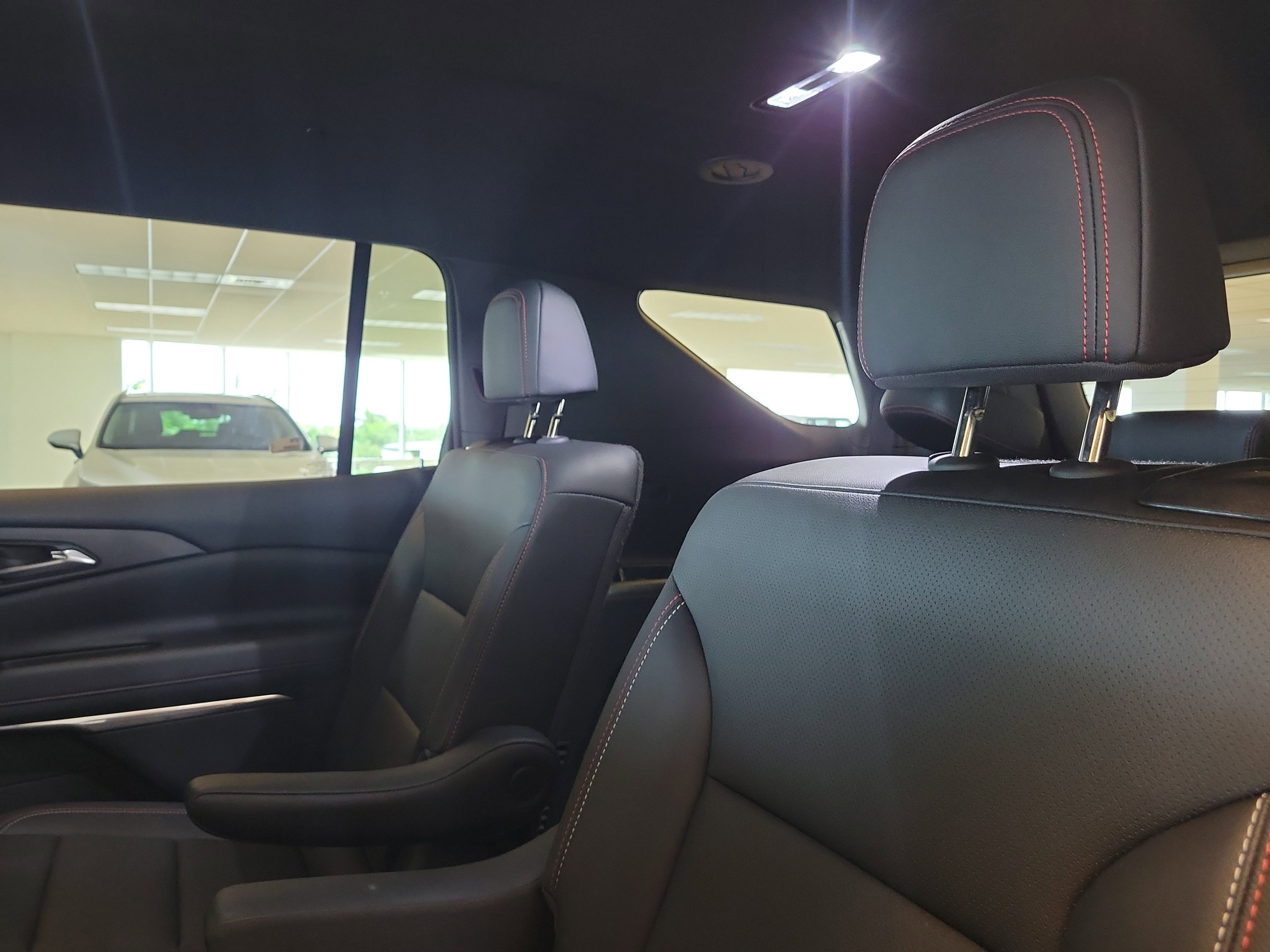 Used 2025 Chevrolet Traverse Z71 AWD/4WD image 18