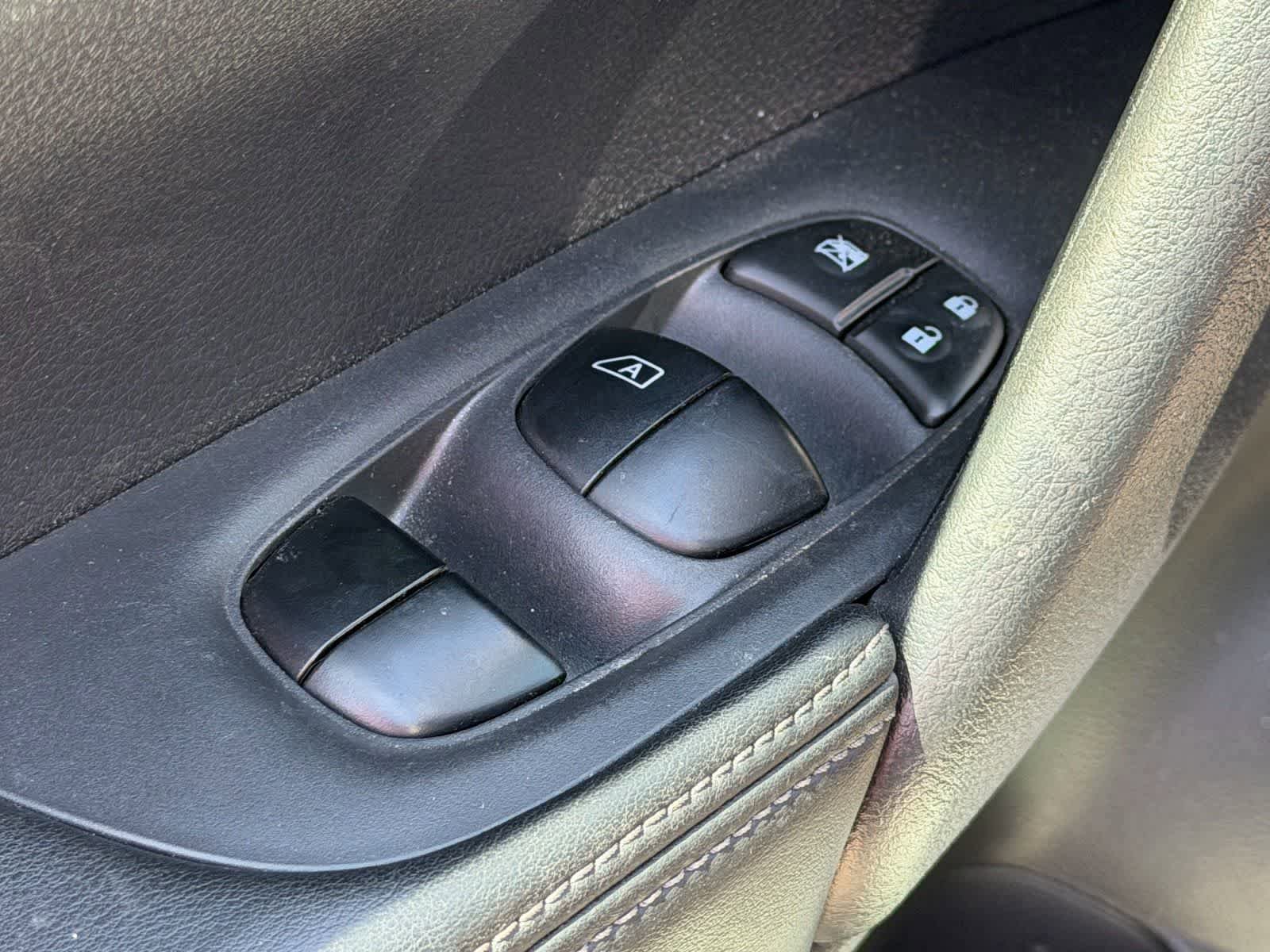 Certified 2019 Nissan Rogue SV w/ Premium Package image 17
