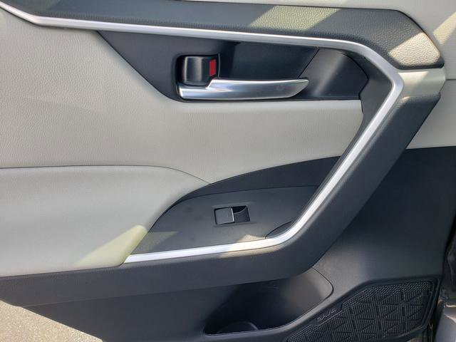 Used 2024 Toyota RAV4 XLE w/ Convenience Package image 13