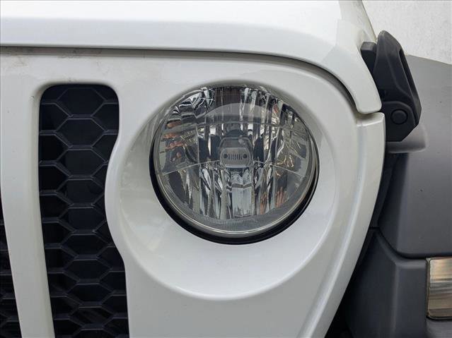 Used 2021 Jeep Gladiator Sport image 6