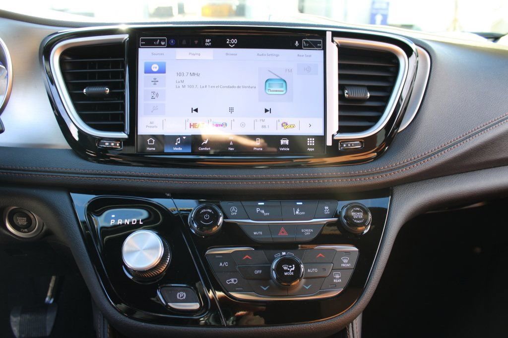 New 2026 Chrysler Pacifica Pinnacle image 17