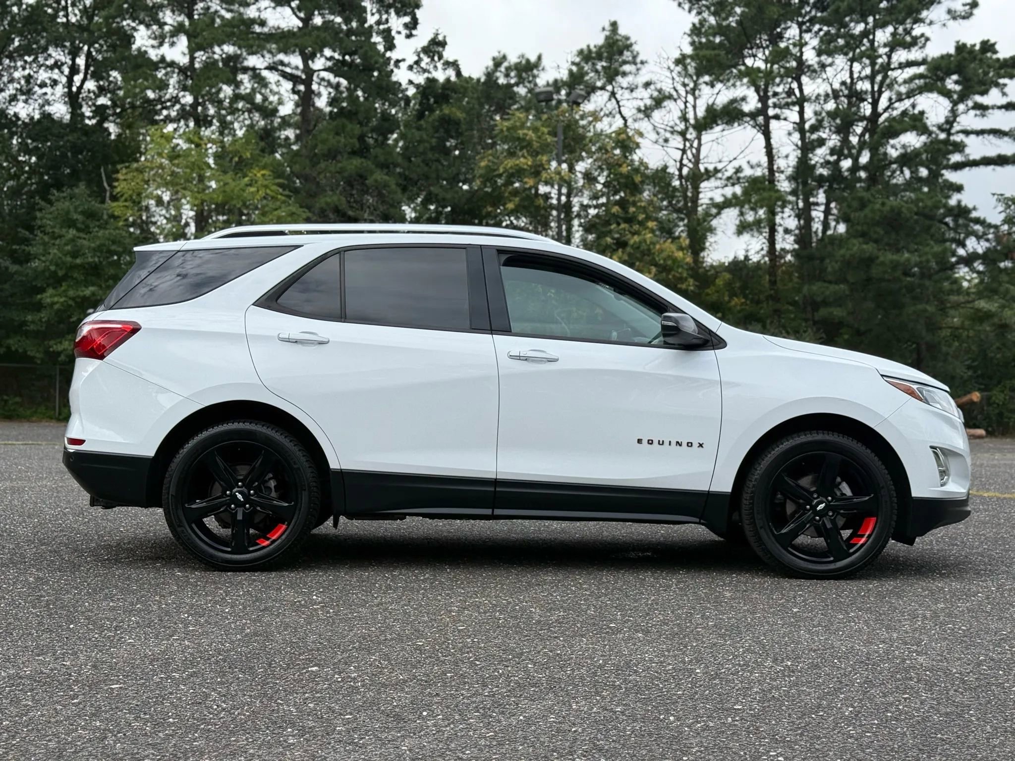 Used 2020 Chevrolet Equinox Premier w/ Premier Redline Edition image 6