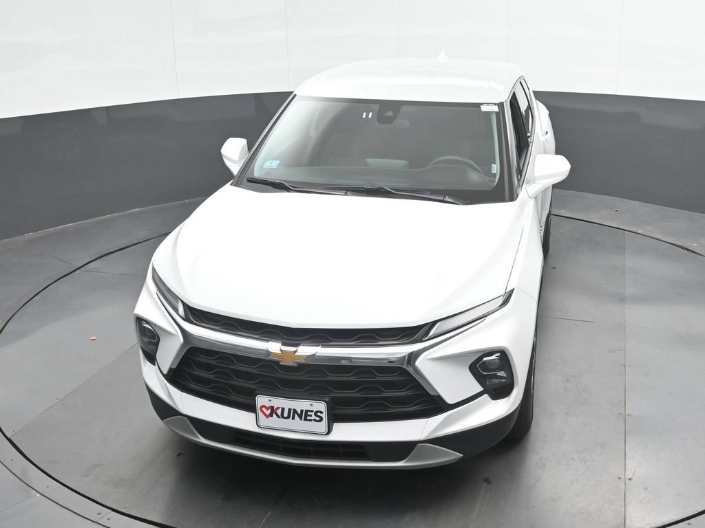 Used 2025 Chevrolet Blazer LT AWD/4WD image 35
