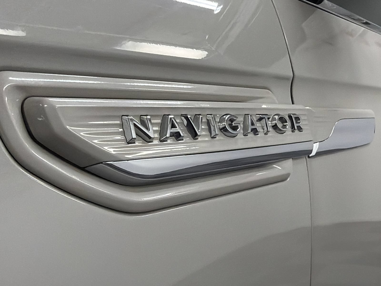 Used 2022 Lincoln Navigator L Reserve AWD/4WD image 18