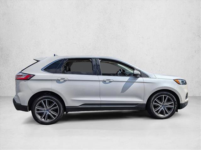 Used 2019 Ford Edge Titanium w/ Equipment Group 301A FWD image 4