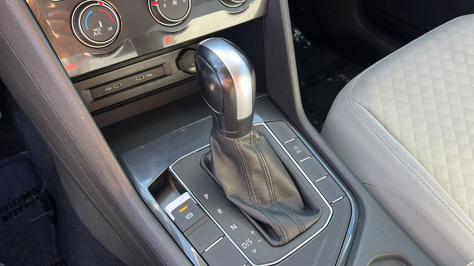 Used 2021 Volkswagen Tiguan S image 21