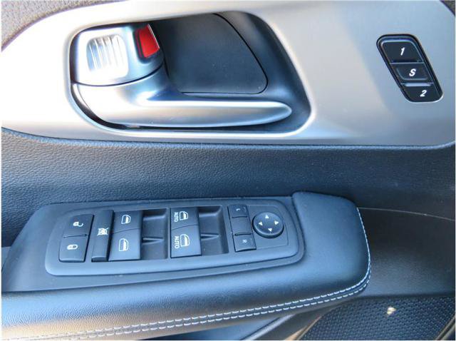 Used 2022 Chrysler Pacifica Touring-L w/ S Appearance Package FWD image 13