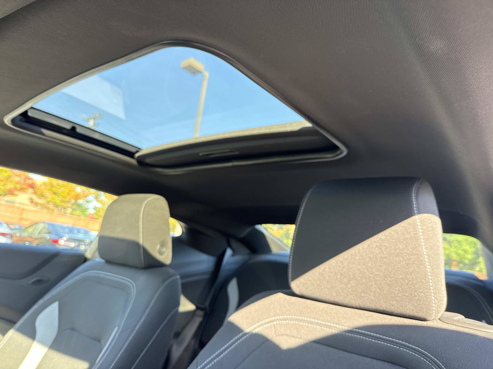 Used 2021 Chevrolet Camaro LT RWD image 3