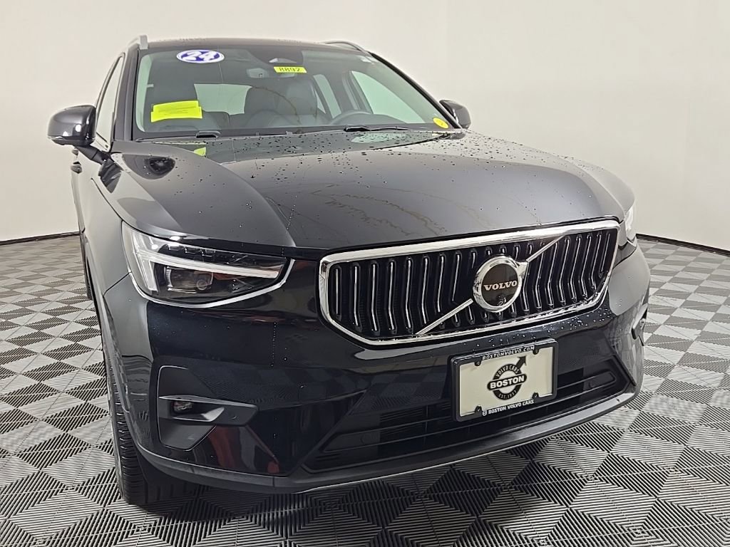 Certified 2024 Volvo XC40 B5 Ultimate w/ Climate Package image 3