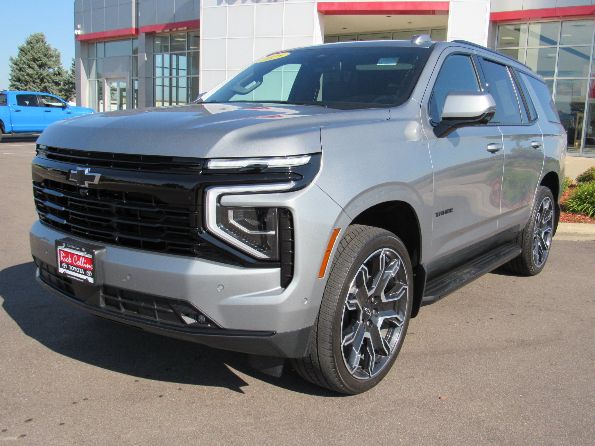 Used 2025 Chevrolet Tahoe RST w/ RST Capability Package AWD/4WD image 2
