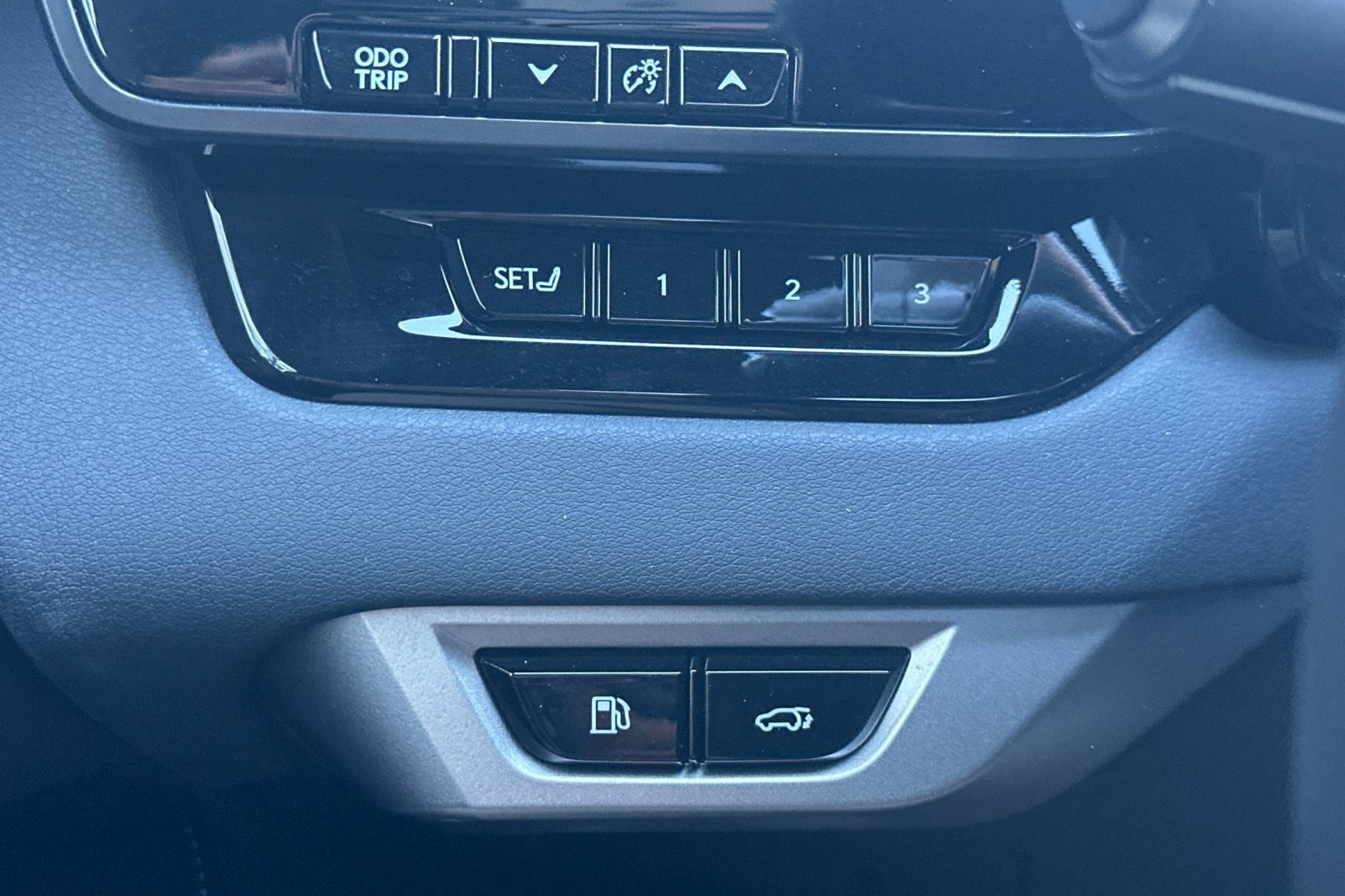 Certified 2024 Lexus RX 450h AWD w/ Luxury Package image 40