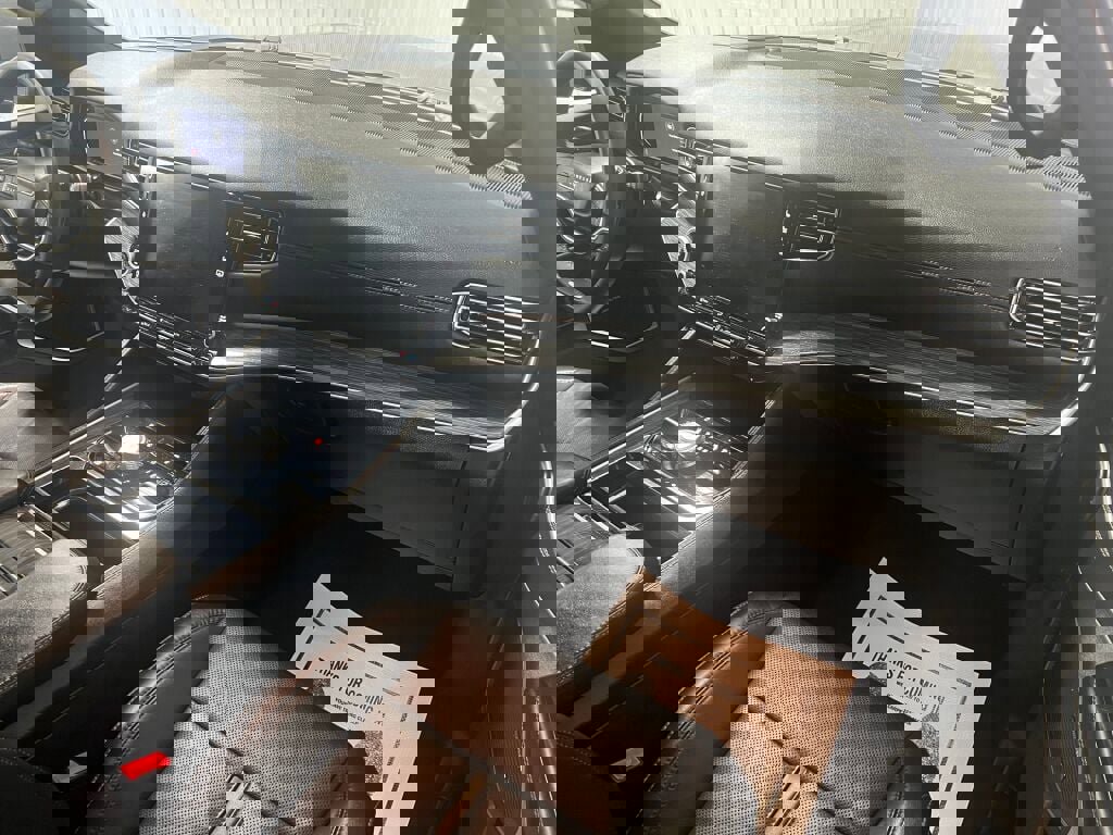 Used 2022 Jeep Wagoneer Series III w/ Flexible Seating Group image 3