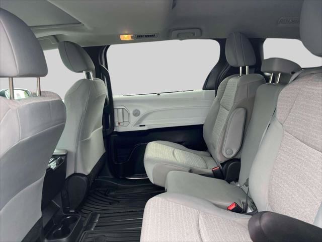 Certified 2025 Toyota Sienna LE image 14