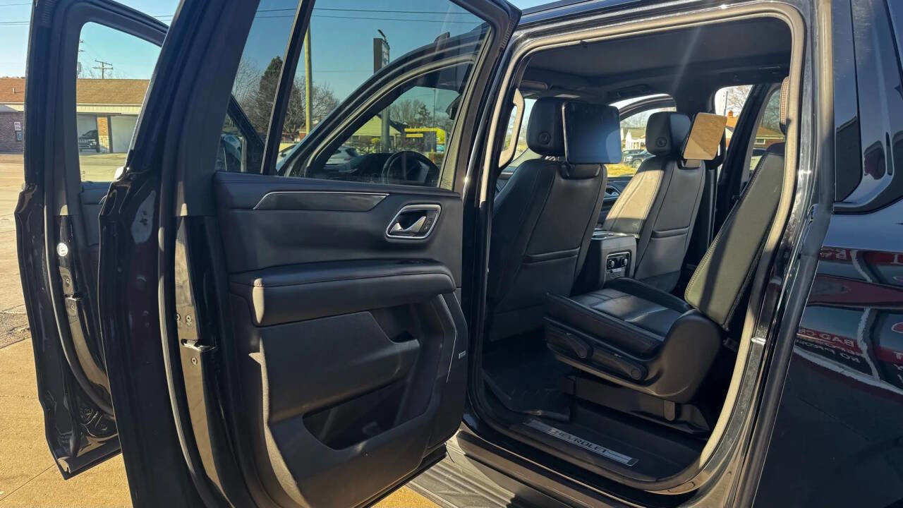 Used 2021 Chevrolet Suburban RST w/ Luxury Package image 13