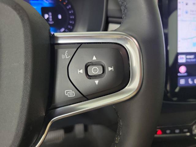 Used 2024 Volvo XC40 B5 Plus AWD/4WD image 28