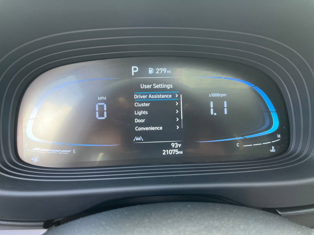 Used 2025 Hyundai Venue SEL FWD image 4