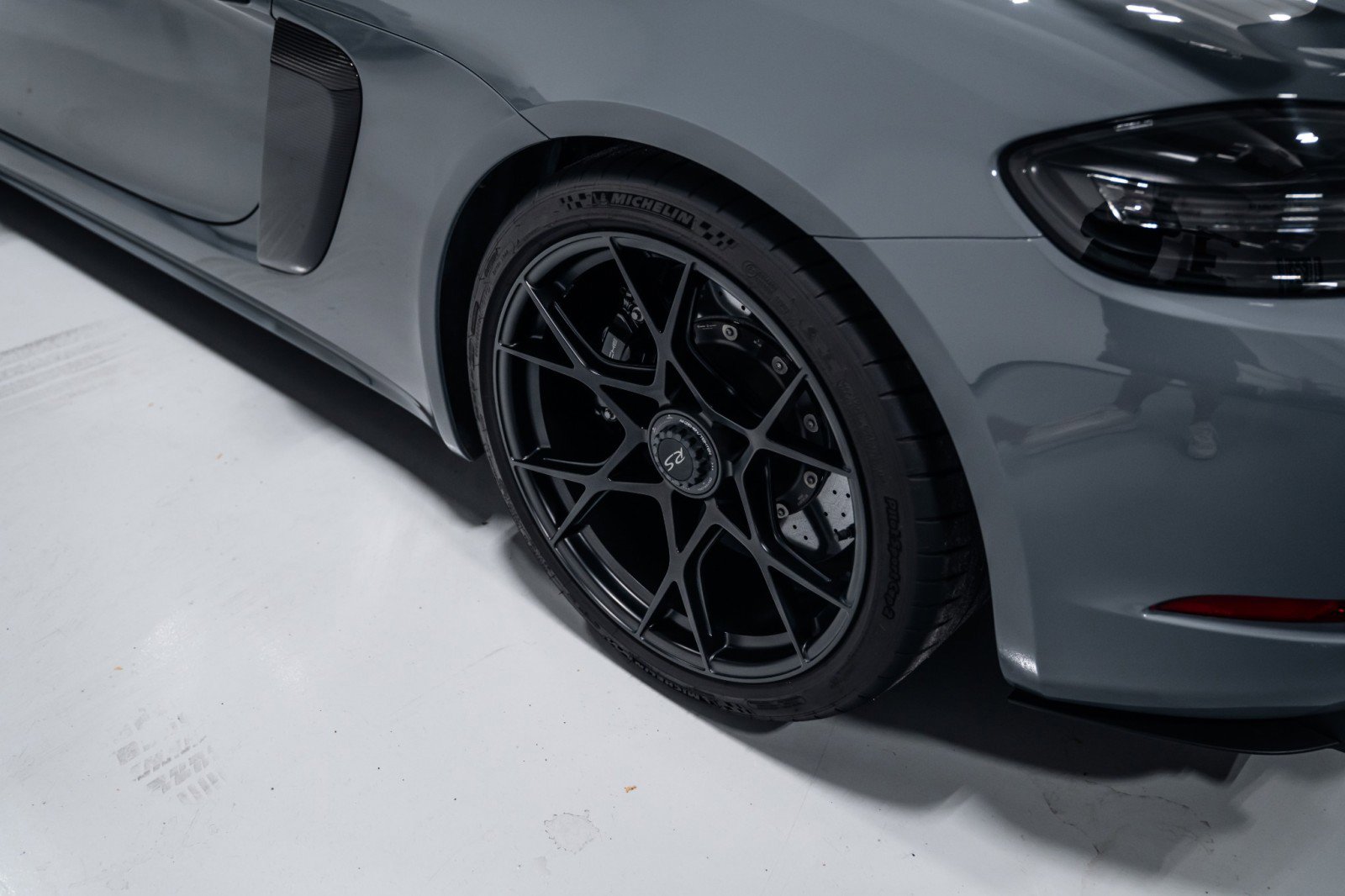 Used 2025 Porsche 718 Cayman GT4 RS image 15