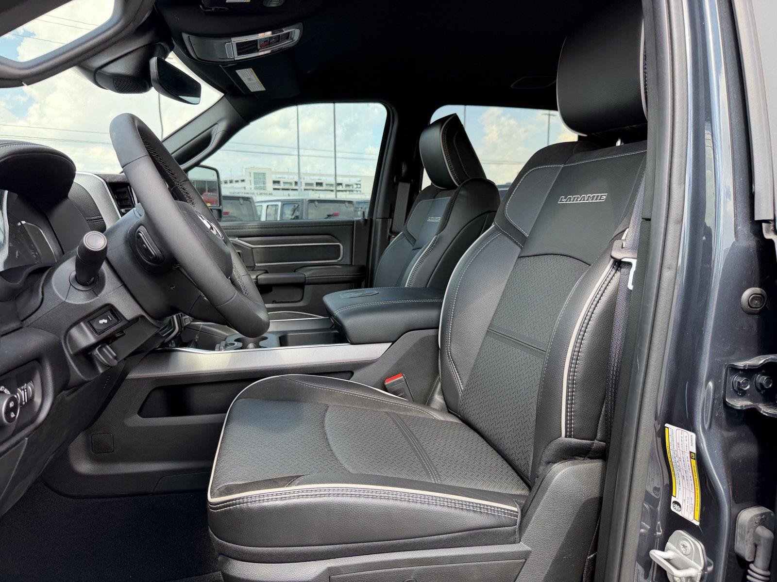 Used 2025 RAM 2500 Laramie AWD/4WD image 15