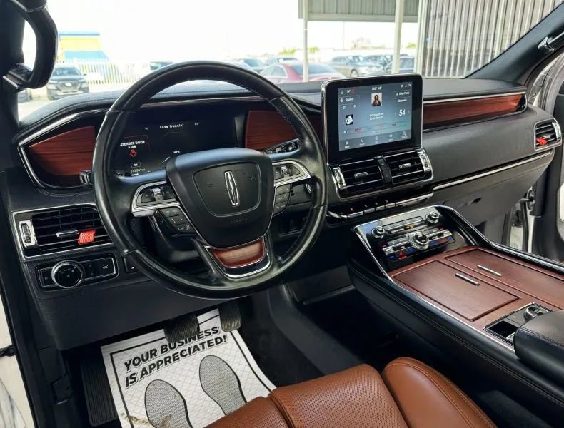 Used 2020 Lincoln Navigator L Reserve w/ Luxury Package RWD image 31