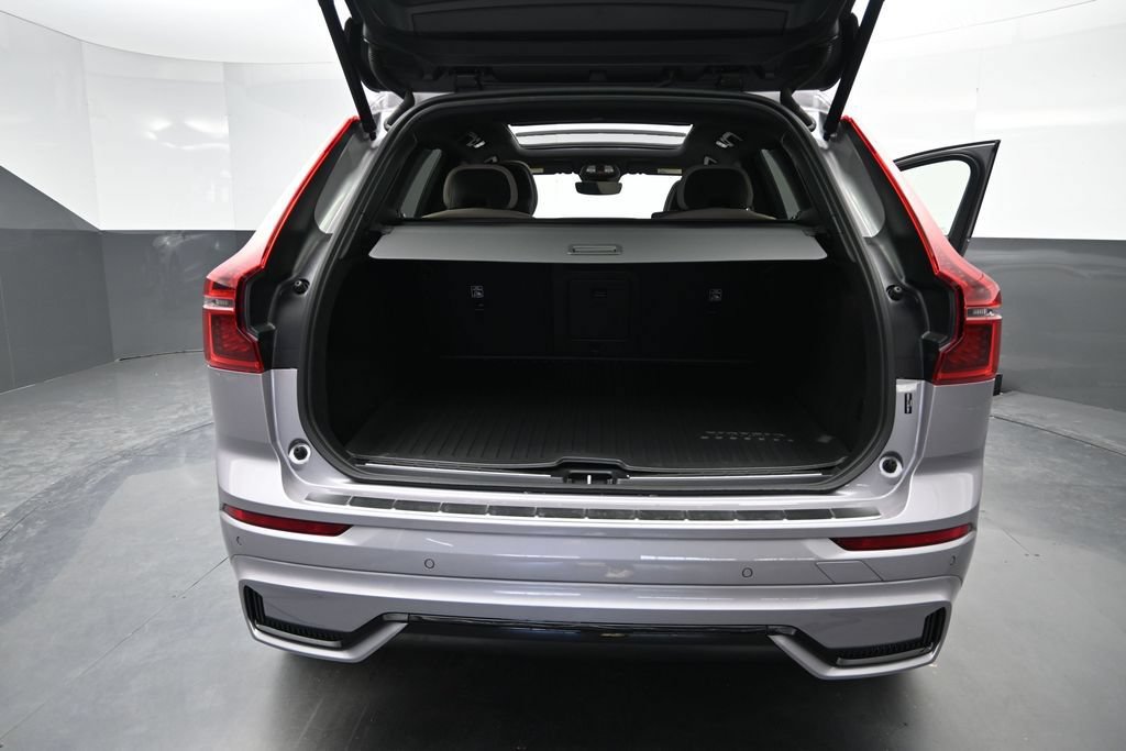 New 2026 Volvo XC60 B5 Plus w/ Climate Package PRO AWD/4WD image 16