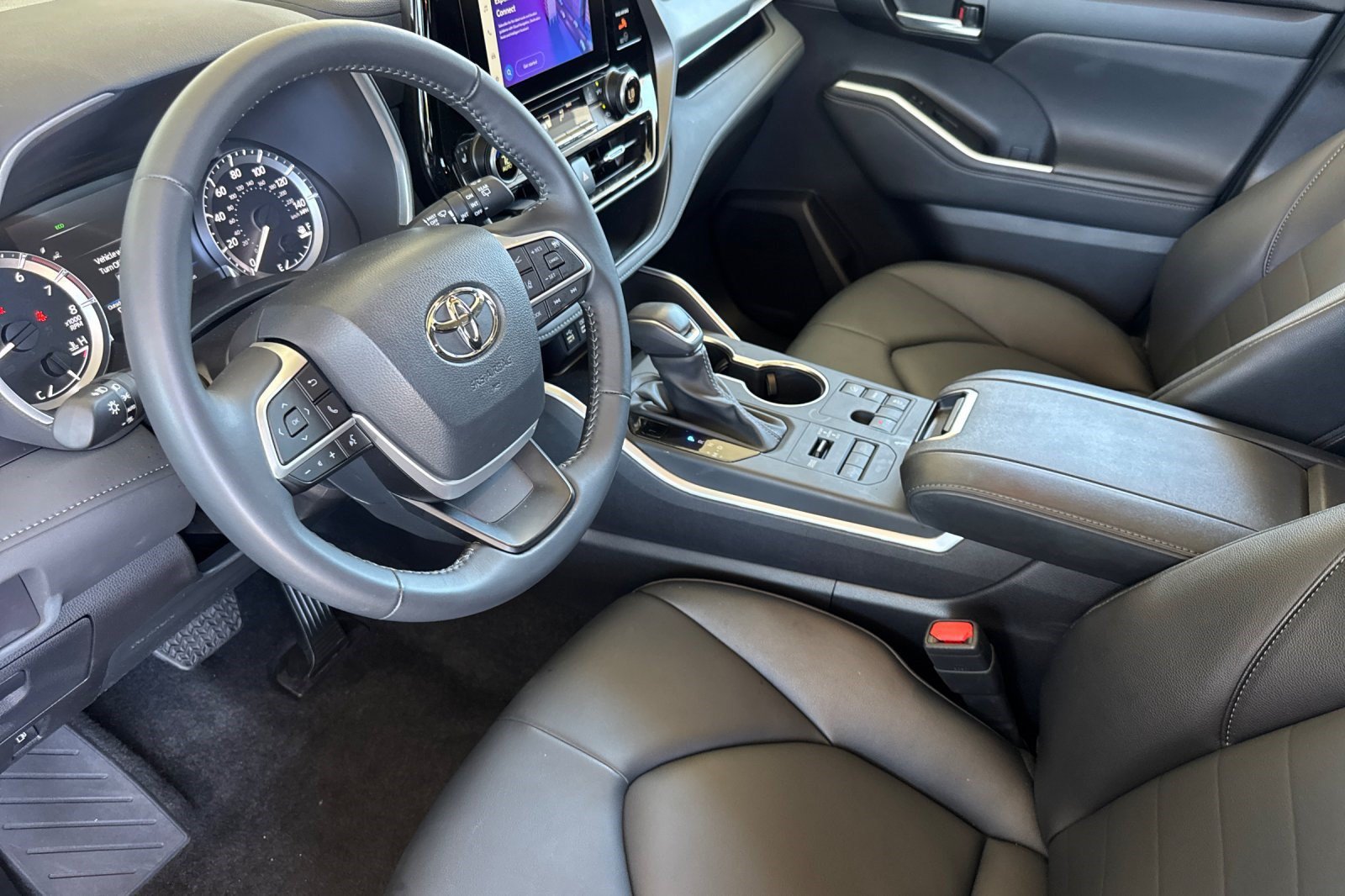 Used 2026 Toyota Highlander XLE AWD/4WD image 4