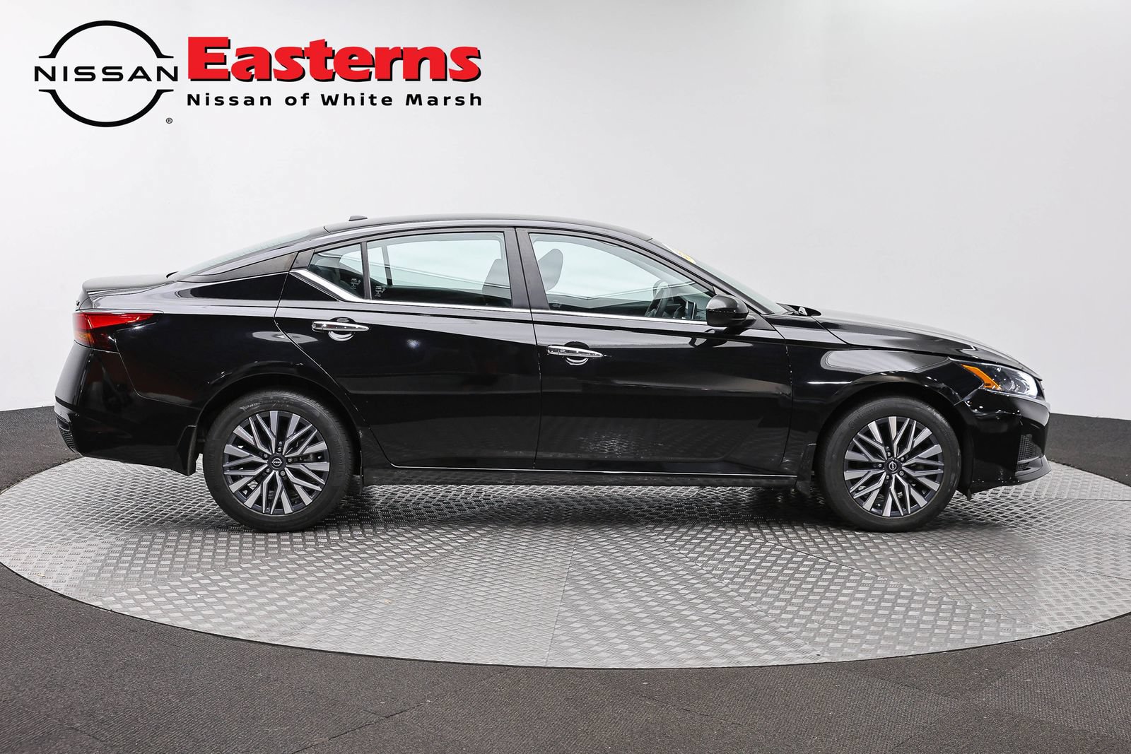 Used 2023 Nissan Altima 2.5 SV AWD/4WD image 4