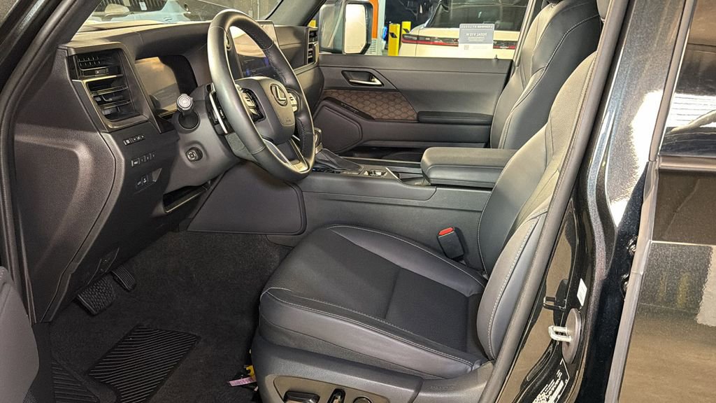 Certified 2024 Lexus GX 550 w/ Accessory Package (Z1) image 21