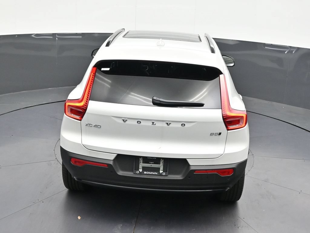 New 2026 Volvo XC40 B5 Plus w/ Climate Package AWD/4WD image 17