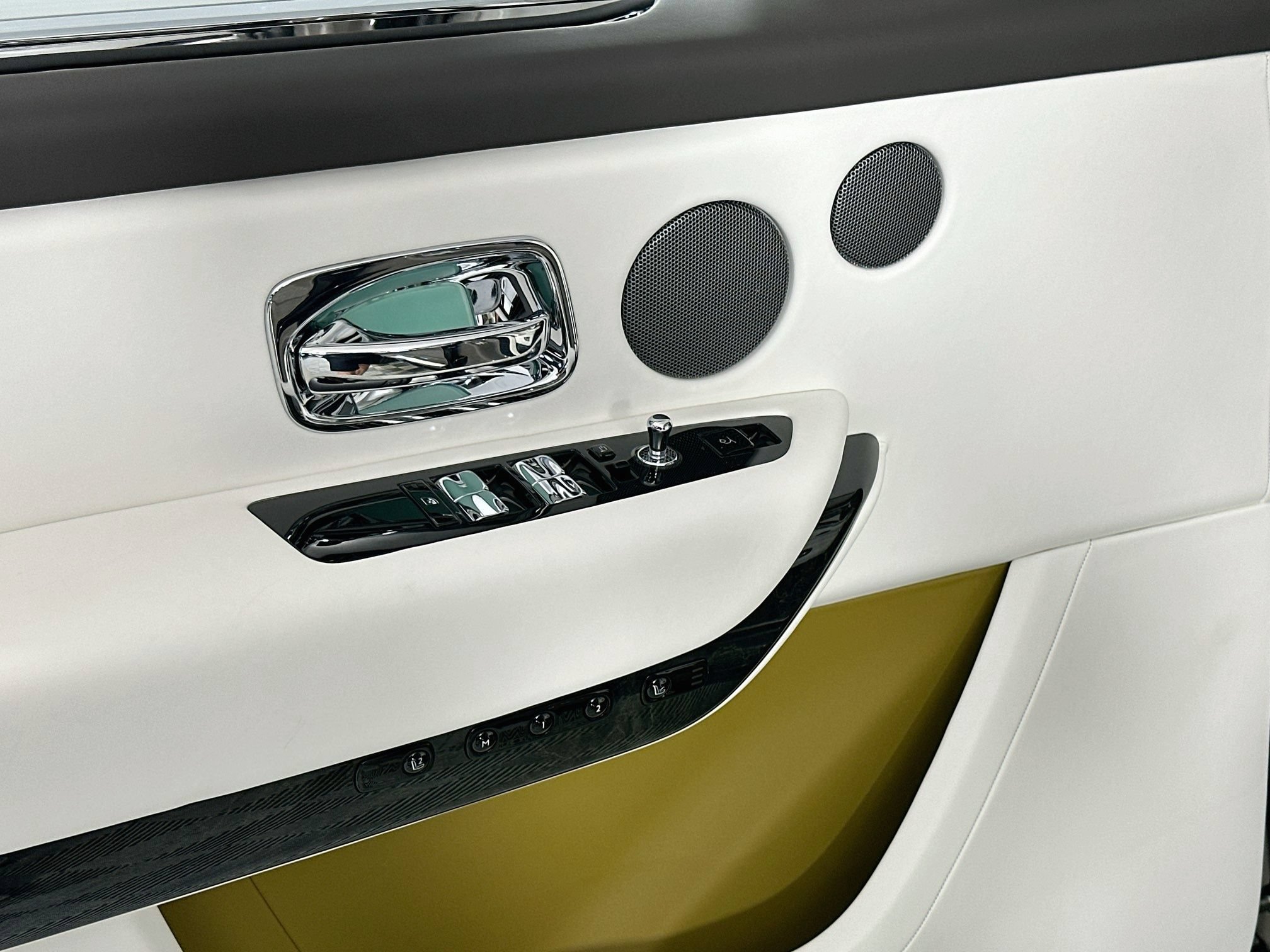 New 2027 Rolls-Royce Cullinan AWD/4WD image 16