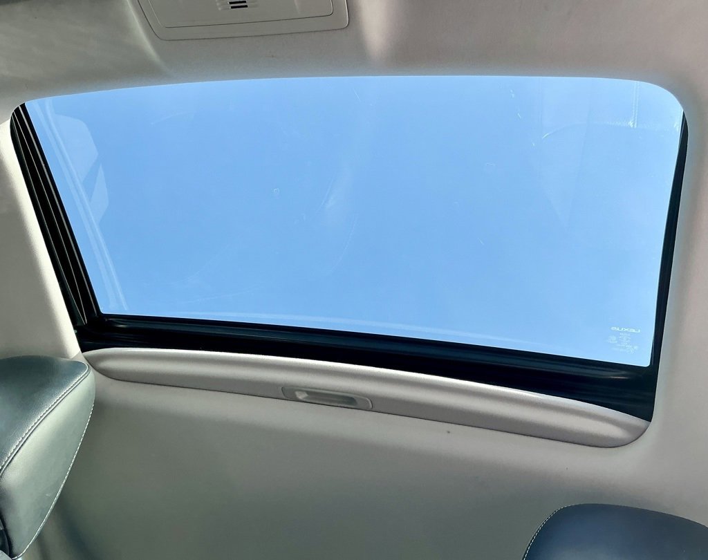 Used 2016 Lexus ES 350 w/ Luxury Package w/Wood Trim image 38